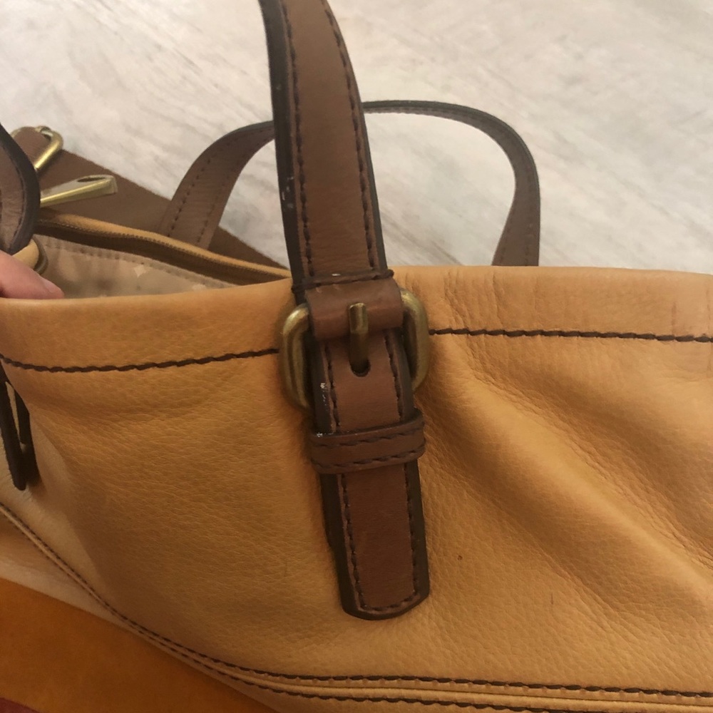 Fossil Explorer Crossbody Large - Picture 12 of 16
